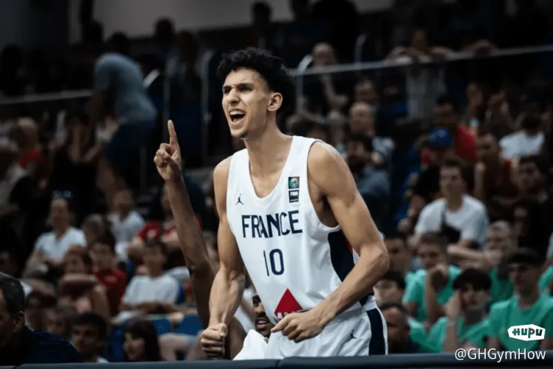 关于NBA选秀热门新秀受伤，或将缺席新赛季的信息